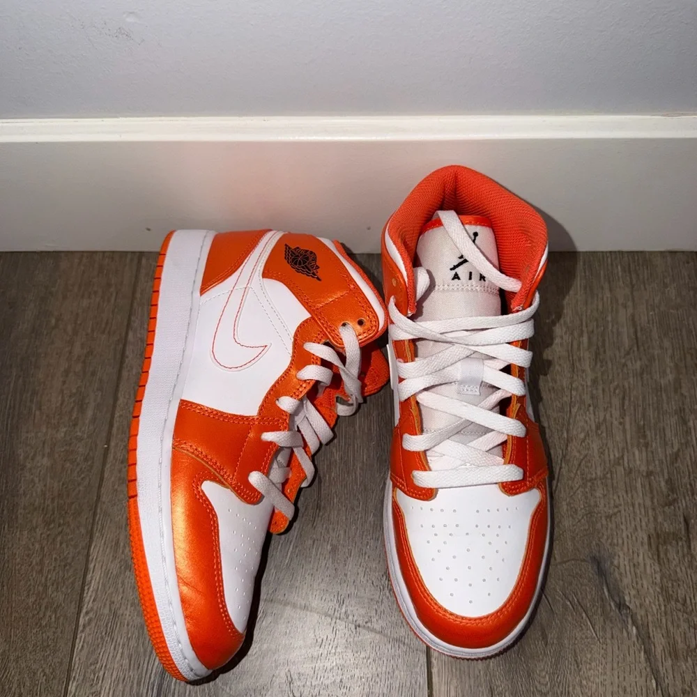 Nike Kids' Air Jordan 1 Mid - Metallic Orange